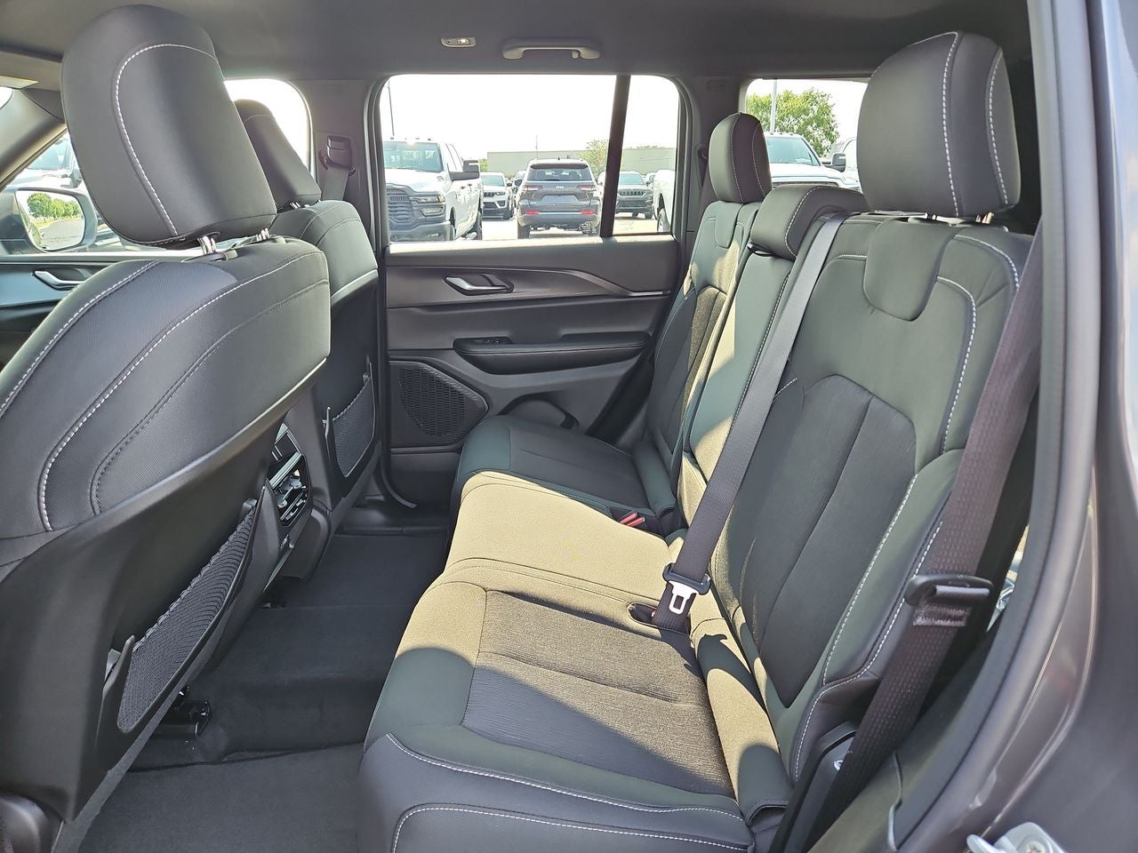 2025 Jeep Grand Cherokee GRAND CHEROKEE LAREDO 4X4