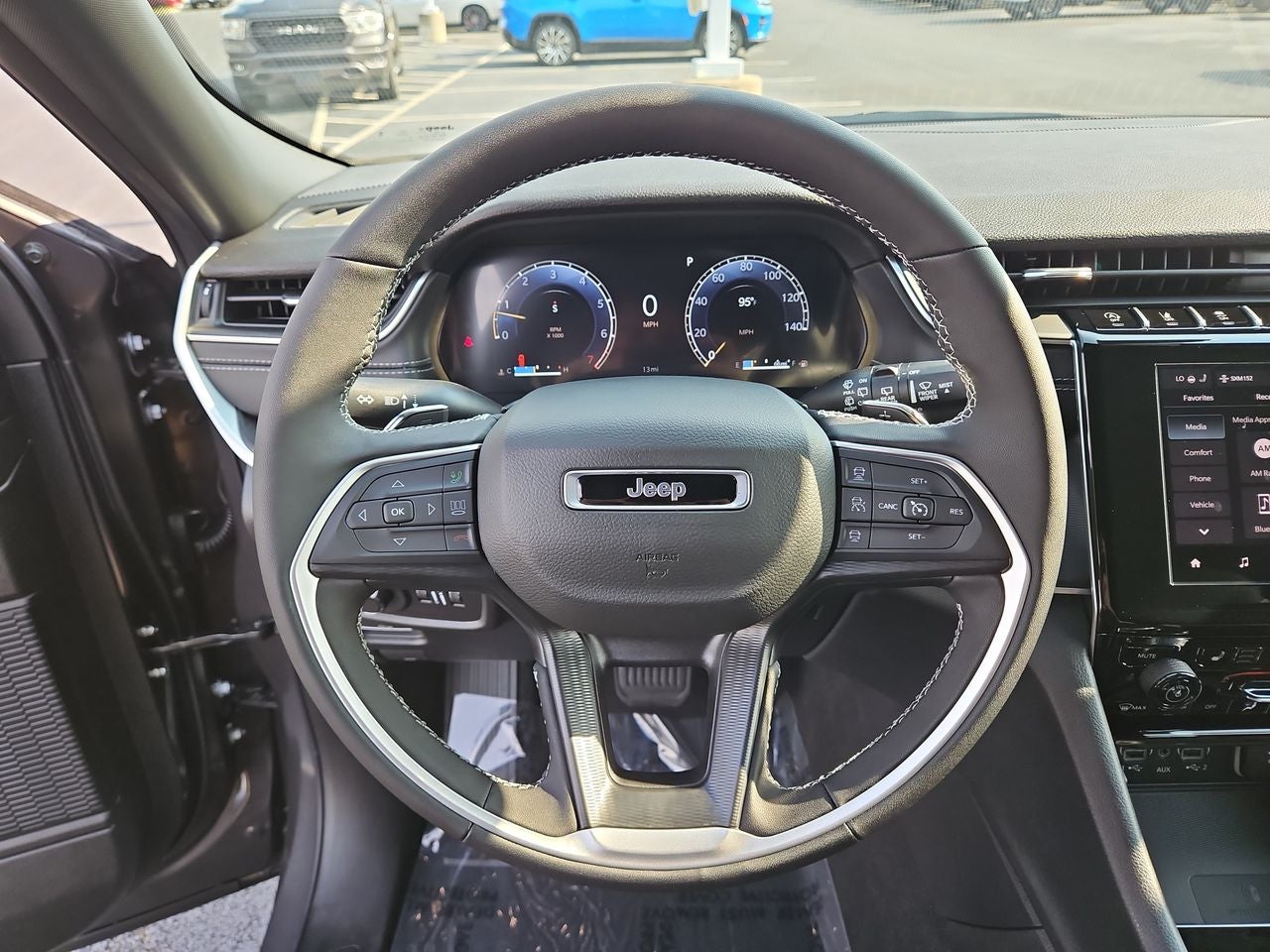 2025 Jeep Grand Cherokee GRAND CHEROKEE LAREDO 4X4