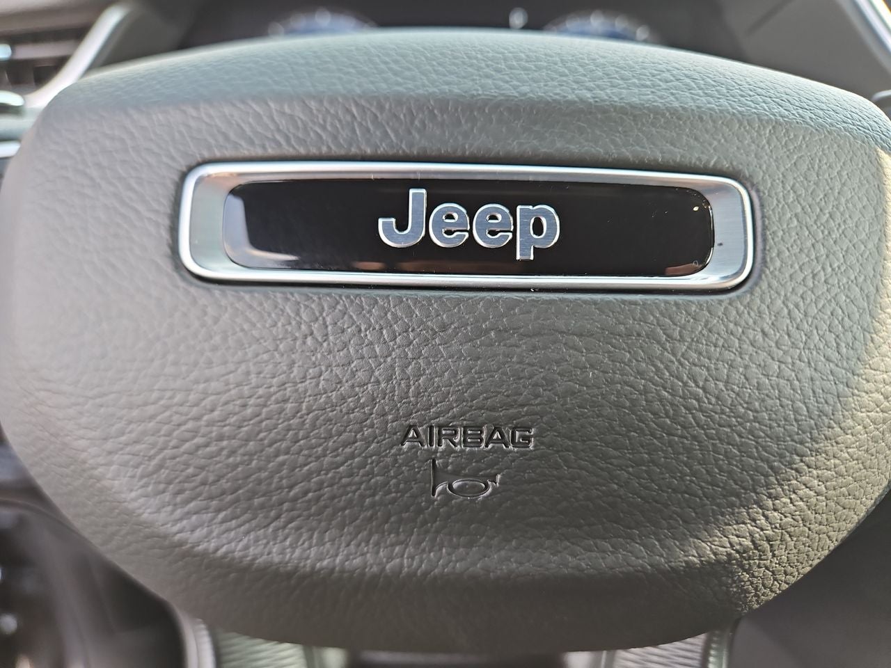 2025 Jeep Grand Cherokee GRAND CHEROKEE LAREDO 4X4
