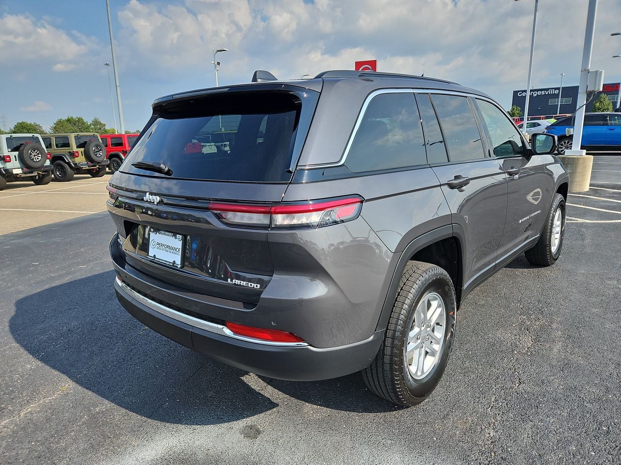 2025 Jeep Grand Cherokee GRAND CHEROKEE LAREDO 4X4