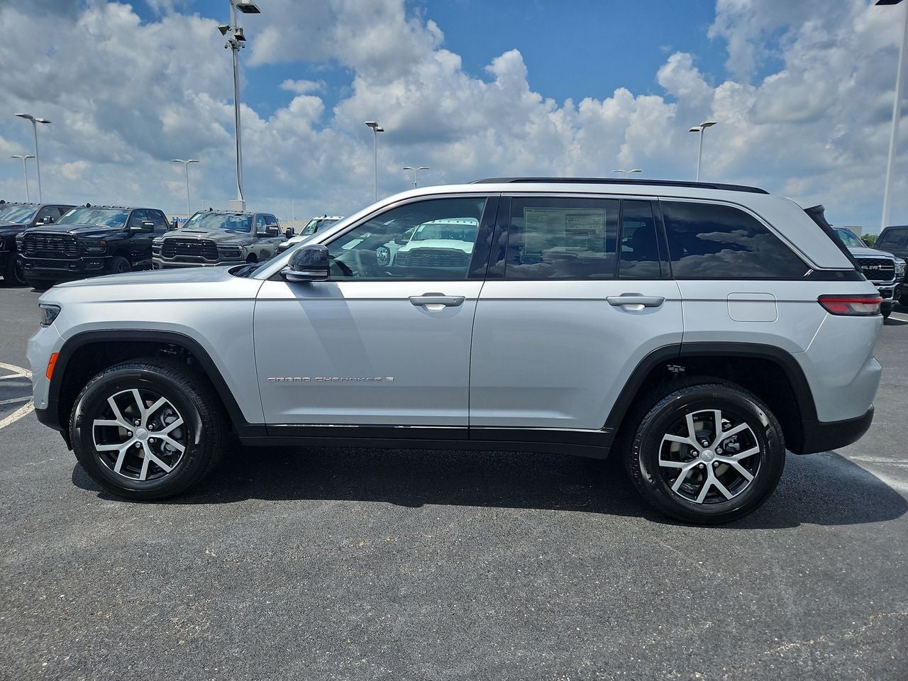 2025 Jeep Grand Cherokee GRAND CHEROKEE LIMITED 4X4