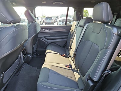 2025 Jeep Grand Cherokee GRAND CHEROKEE L LAREDO 4X4