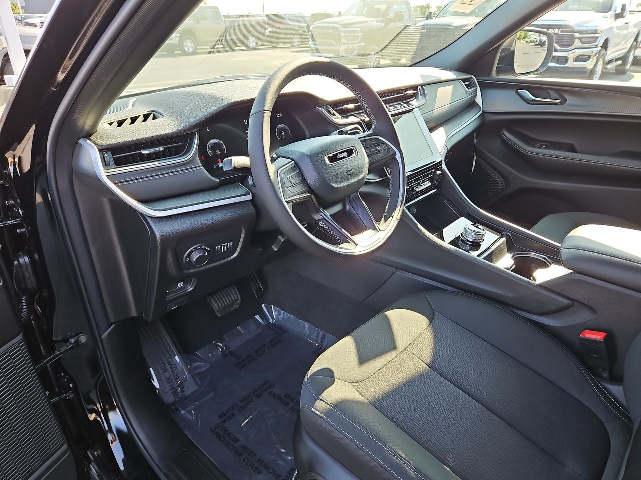 2025 Jeep Grand Cherokee GRAND CHEROKEE L LAREDO 4X4