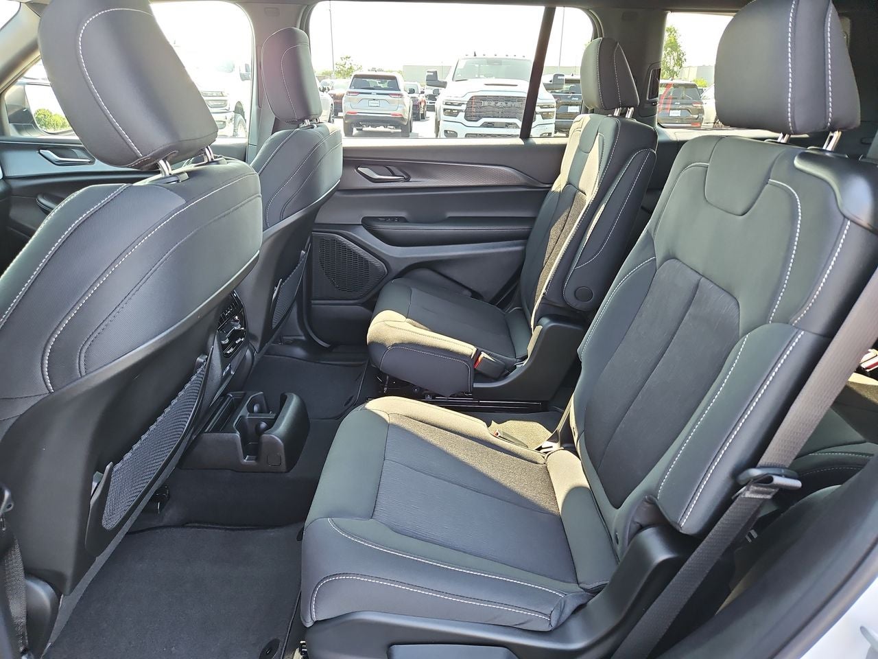 2025 Jeep Grand Cherokee GRAND CHEROKEE L LAREDO 4X4