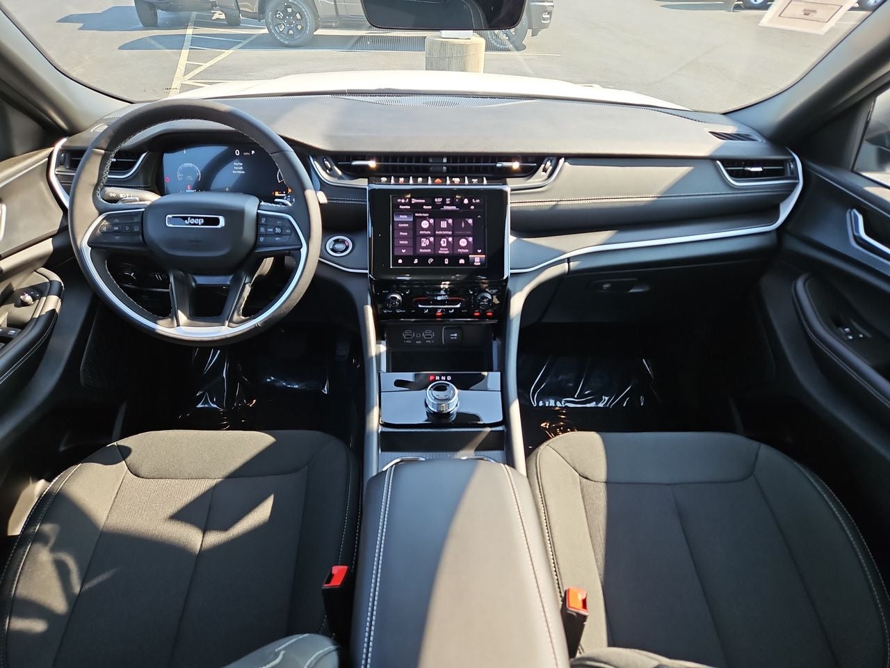 2025 Jeep Grand Cherokee GRAND CHEROKEE L LAREDO 4X4