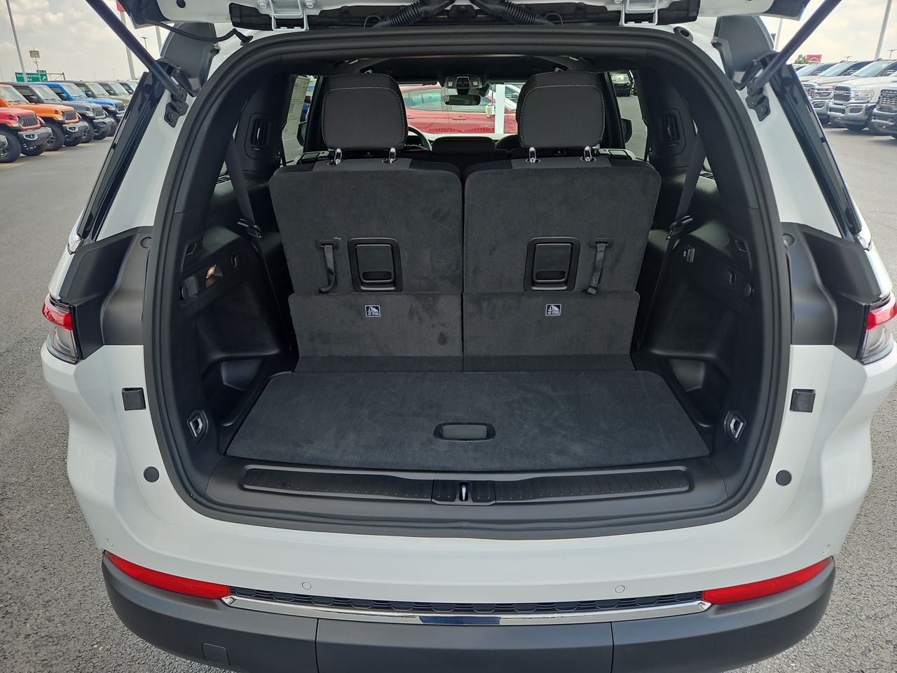 2025 Jeep Grand Cherokee GRAND CHEROKEE L LAREDO 4X4