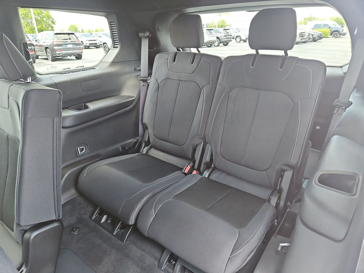 2025 Jeep Grand Cherokee GRAND CHEROKEE L LAREDO 4X4