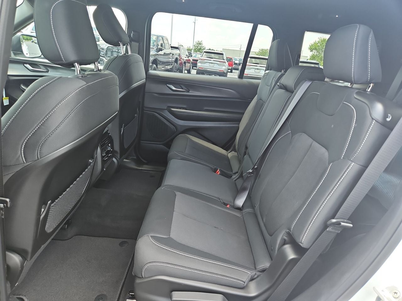 2025 Jeep Grand Cherokee GRAND CHEROKEE L LAREDO 4X4