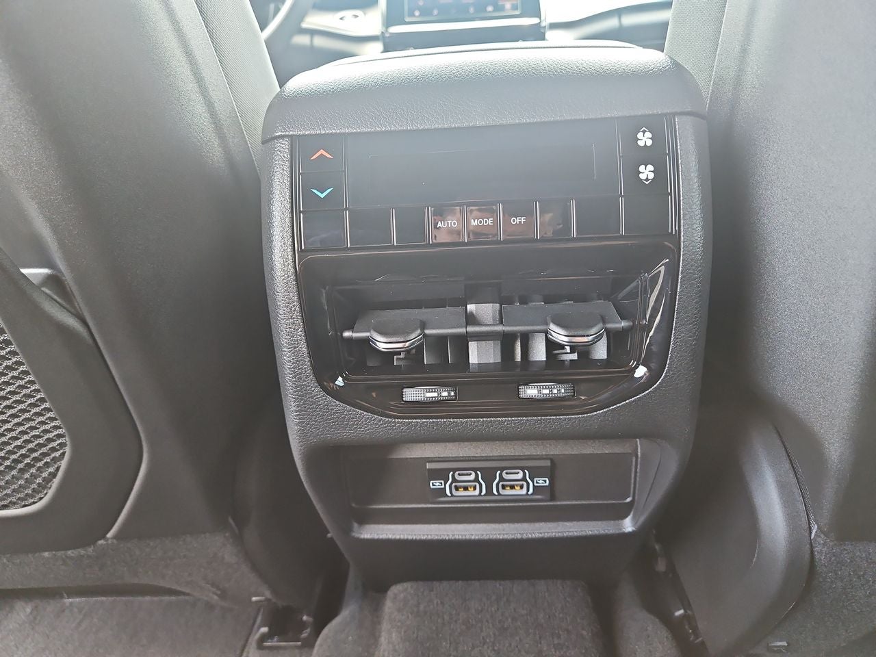 2025 Jeep Grand Cherokee GRAND CHEROKEE L LAREDO 4X4