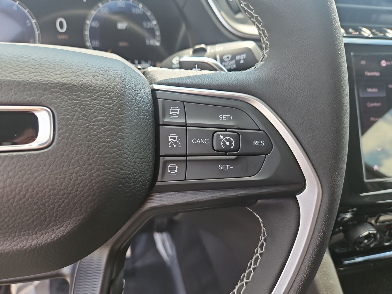 2025 Jeep Grand Cherokee GRAND CHEROKEE L LAREDO 4X4