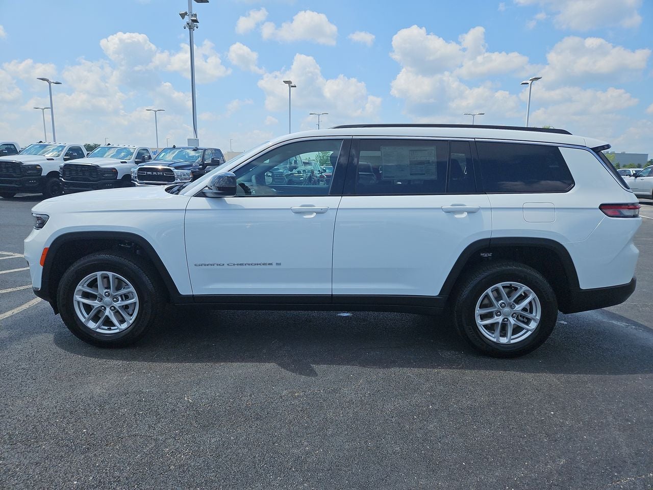 2025 Jeep Grand Cherokee GRAND CHEROKEE L LAREDO 4X4