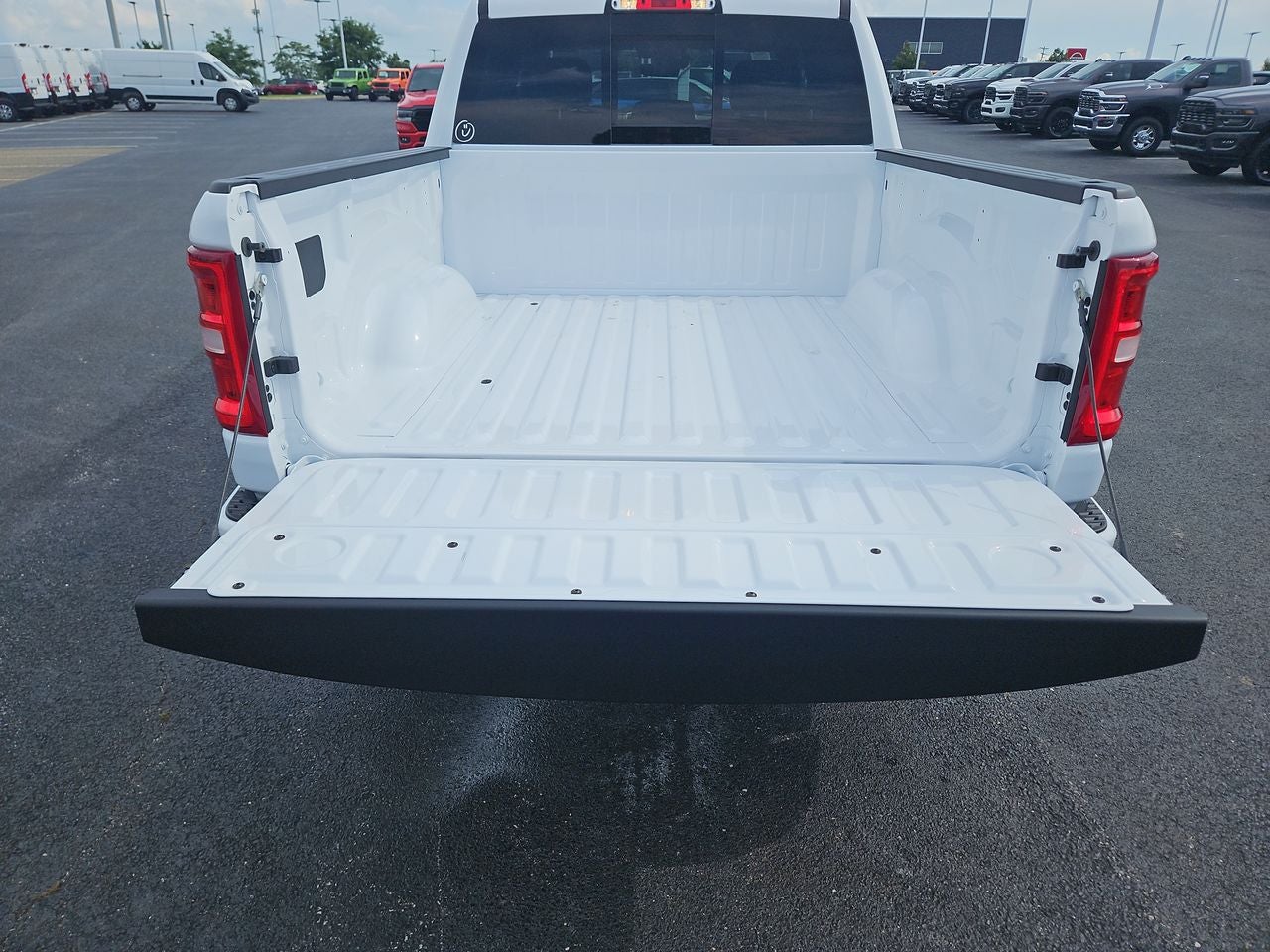 2025 RAM Ram 1500 RAM 1500 BIG HORN CREW CAB 4X4 5'7' BOX