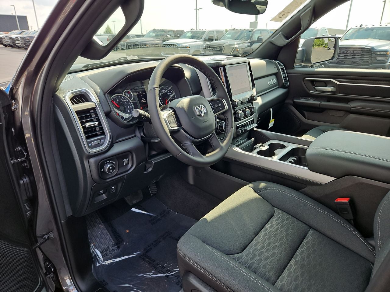 2025 RAM Ram 1500 RAM 1500 BIG HORN CREW CAB 4X4 5'7' BOX