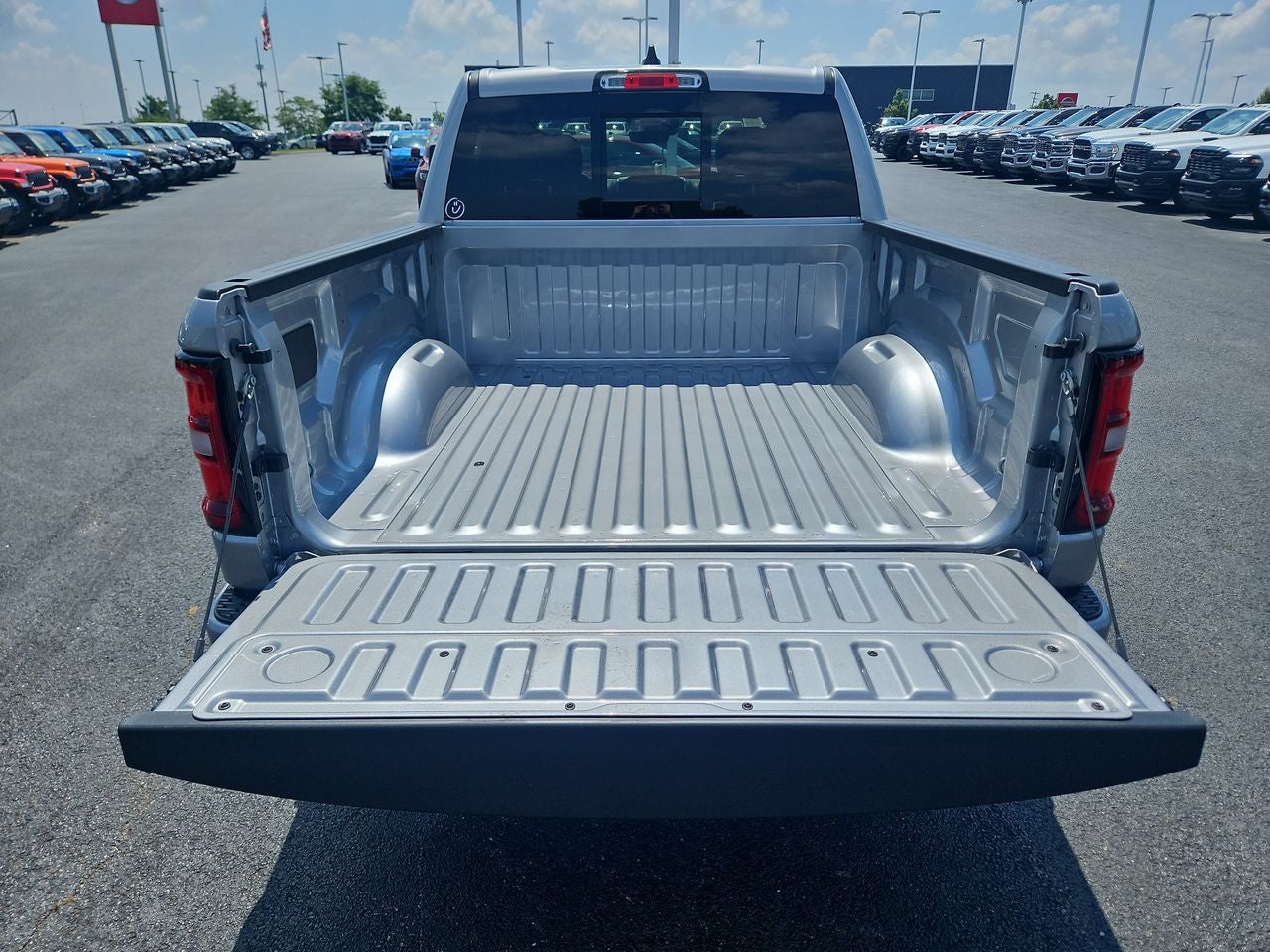 2025 RAM Ram 1500 RAM 1500 BIG HORN CREW CAB 4X4 5'7' BOX