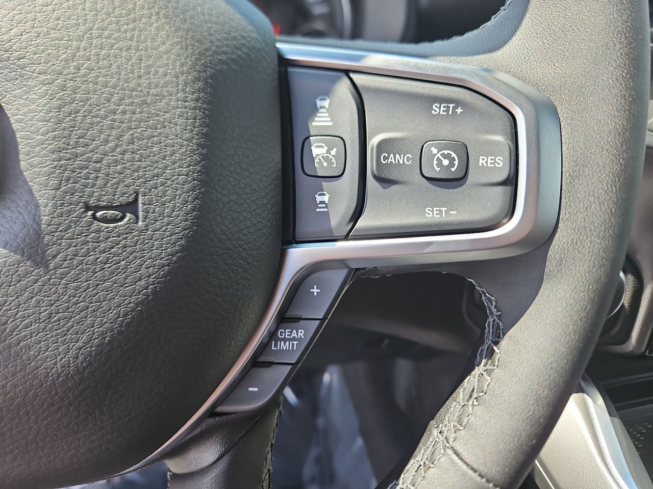 2025 RAM Ram 1500 RAM 1500 BIG HORN CREW CAB 4X4 5'7' BOX