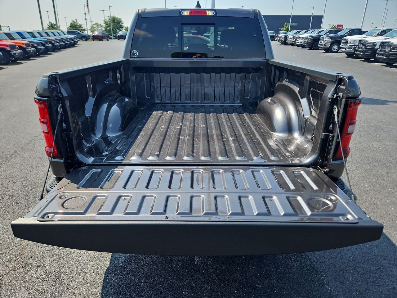 2025 RAM Ram 1500 RAM 1500 BIG HORN CREW CAB 4X4 5'7' BOX