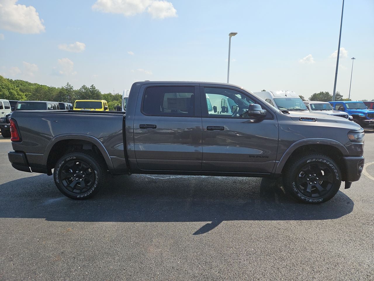 2025 RAM Ram 1500 RAM 1500 BIG HORN CREW CAB 4X4 5'7' BOX