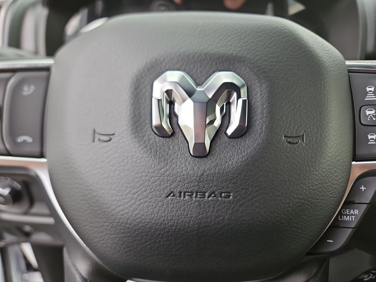 2025 RAM Ram 1500 RAM 1500 TRADESMAN CREW CAB 4X4 5'7' BOX