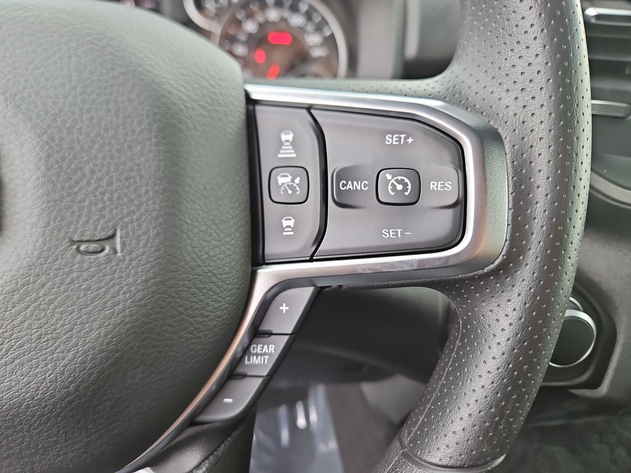 2025 RAM Ram 1500 RAM 1500 TRADESMAN CREW CAB 4X4 5'7' BOX