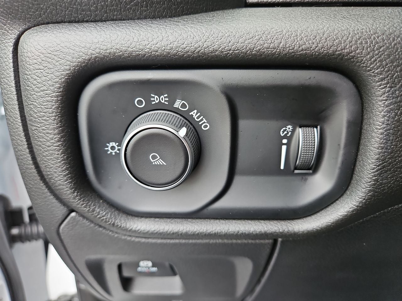 2025 RAM Ram 1500 RAM 1500 TRADESMAN CREW CAB 4X4 5'7' BOX