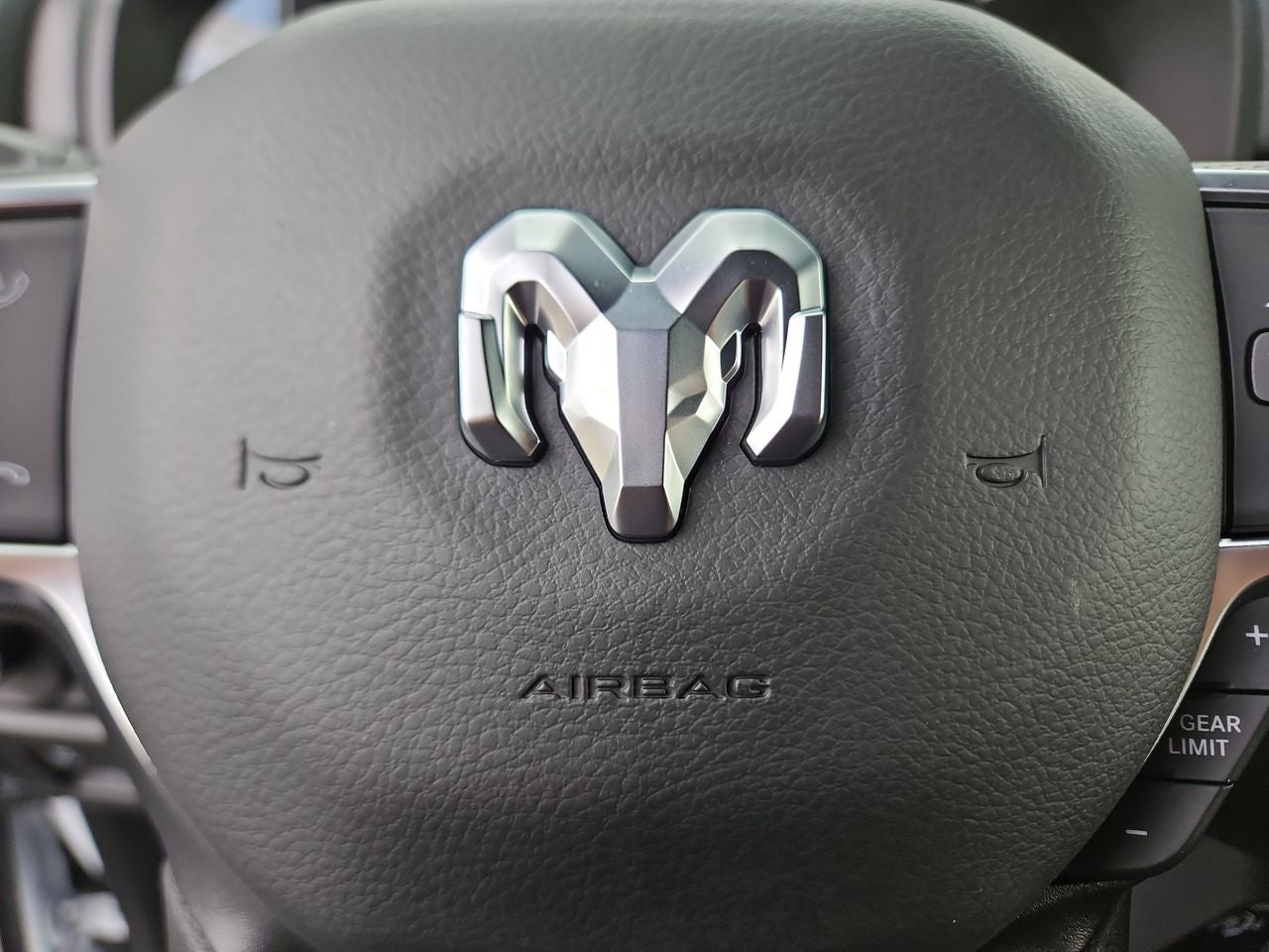 2025 RAM Ram 1500 RAM 1500 TRADESMAN CREW CAB 4X4 5'7' BOX