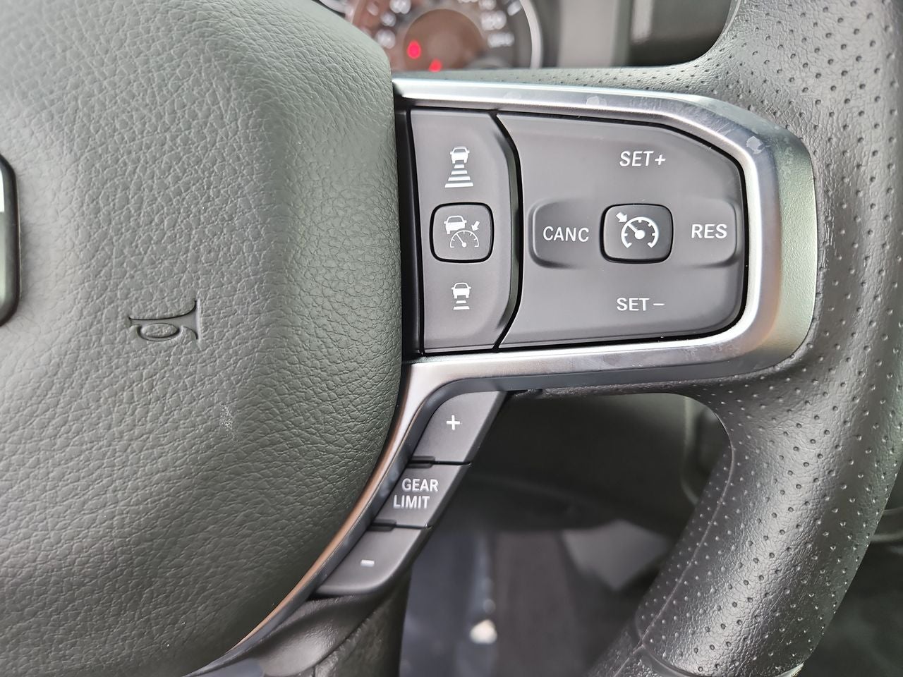 2025 RAM Ram 1500 RAM 1500 TRADESMAN CREW CAB 4X4 5'7' BOX