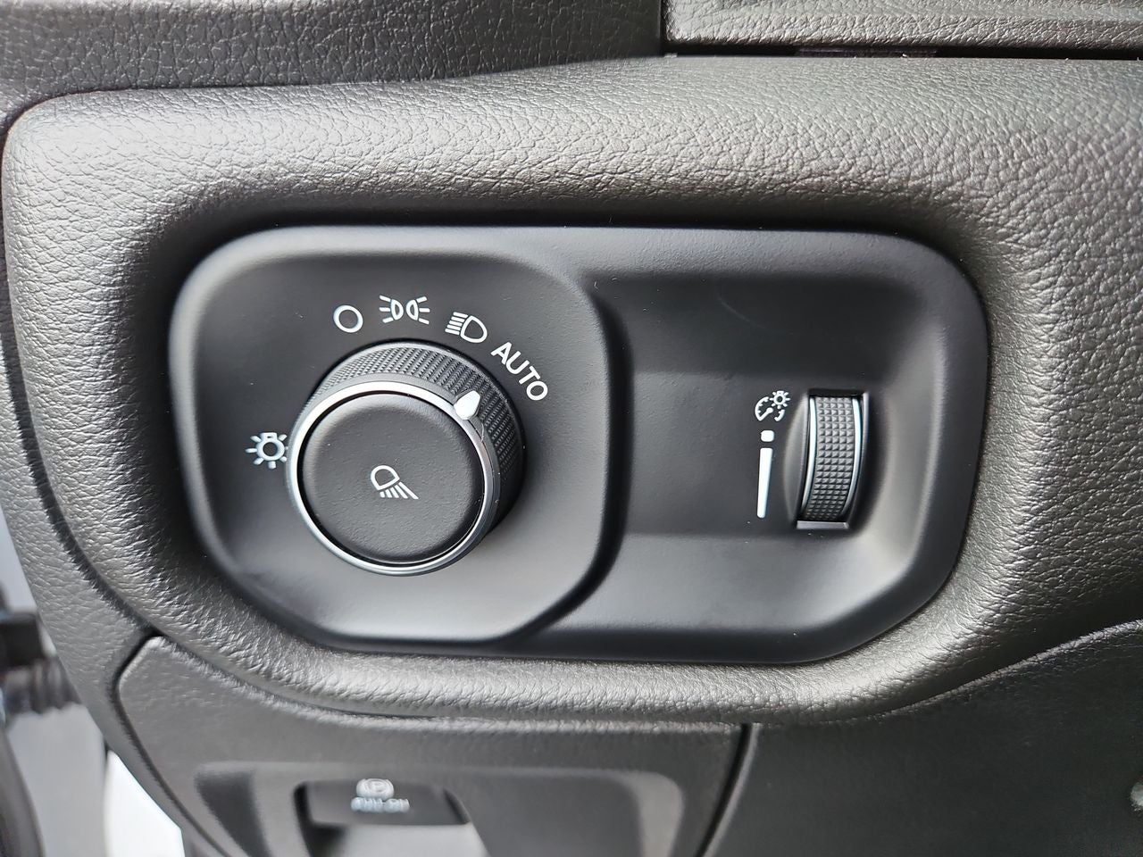 2025 RAM Ram 1500 RAM 1500 TRADESMAN CREW CAB 4X4 5'7' BOX