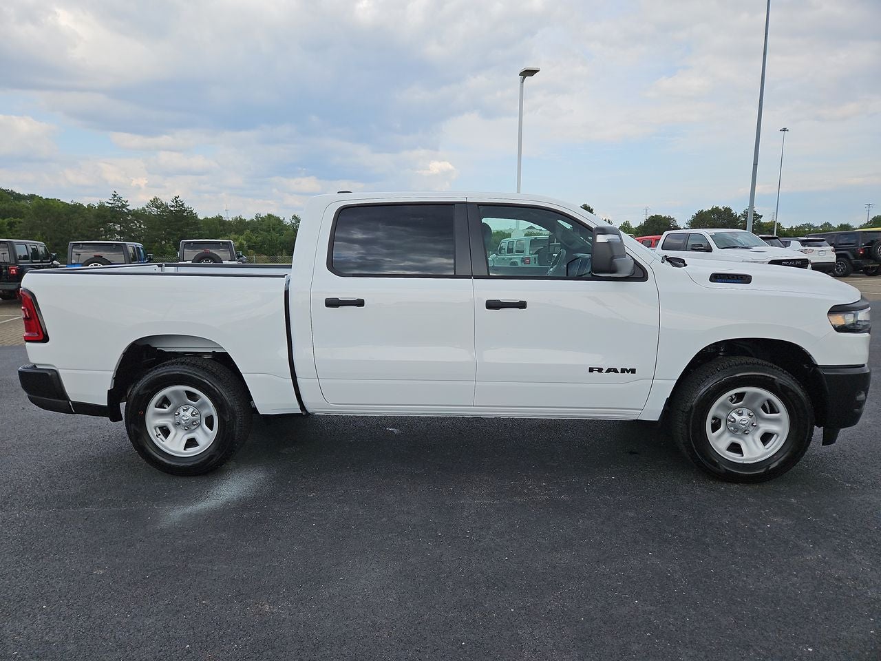 2025 RAM Ram 1500 RAM 1500 TRADESMAN CREW CAB 4X4 5'7' BOX