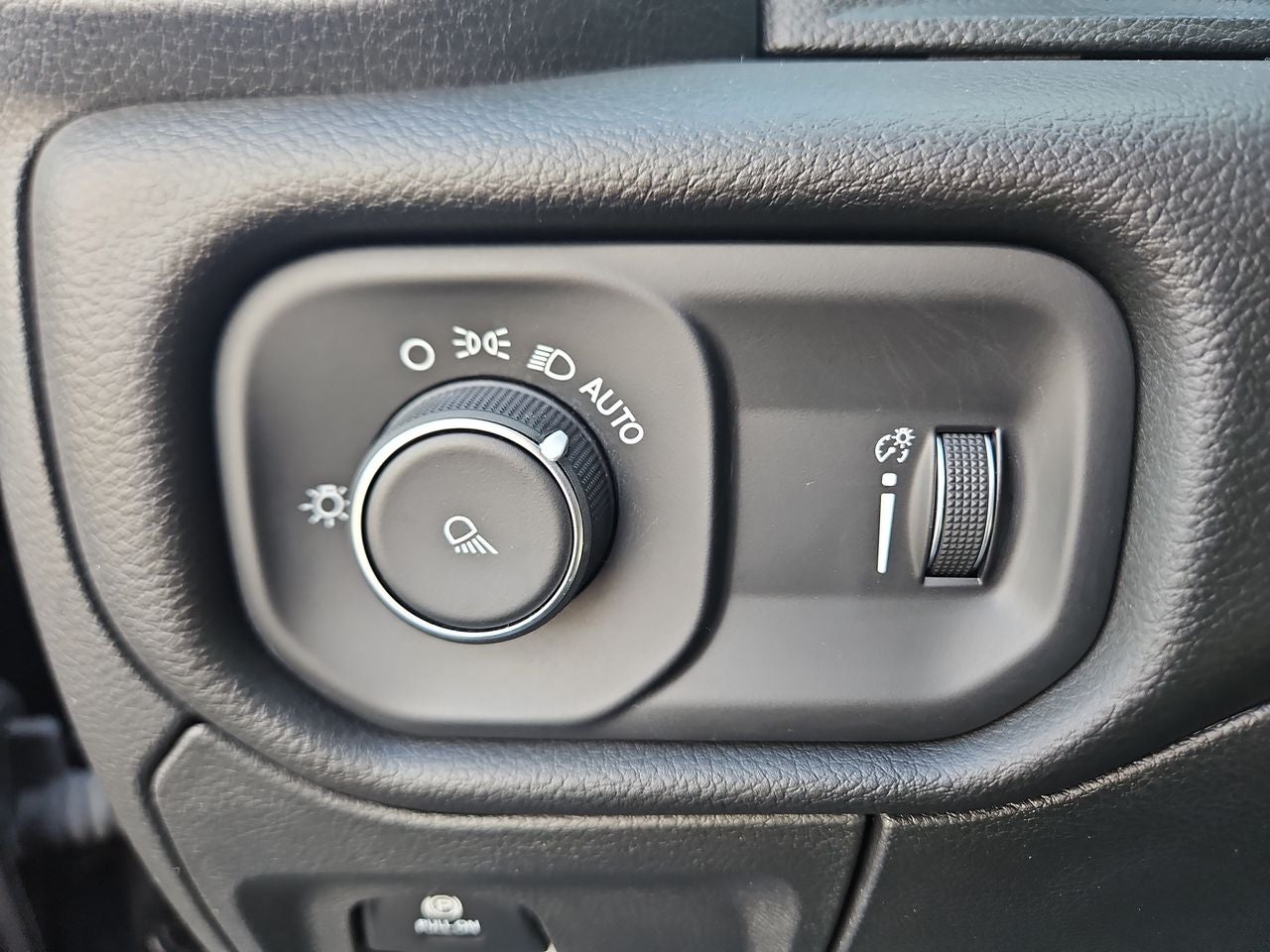 2024 RAM 1500 Laramie Crew Cab 4x4 5'7' Box