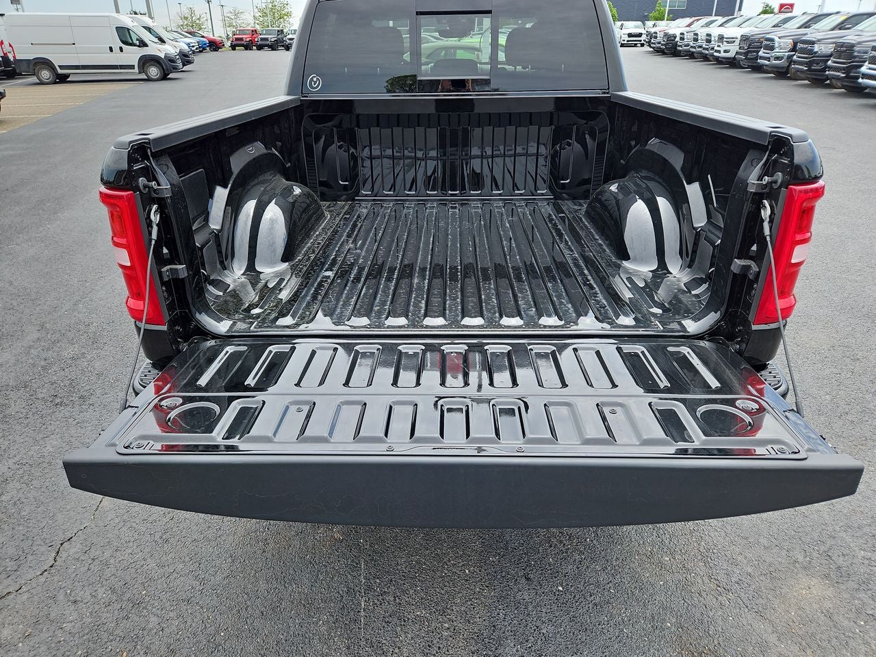 2025 RAM Ram 1500 RAM 1500 BIG HORN CREW CAB 4X4 5'7' BOX
