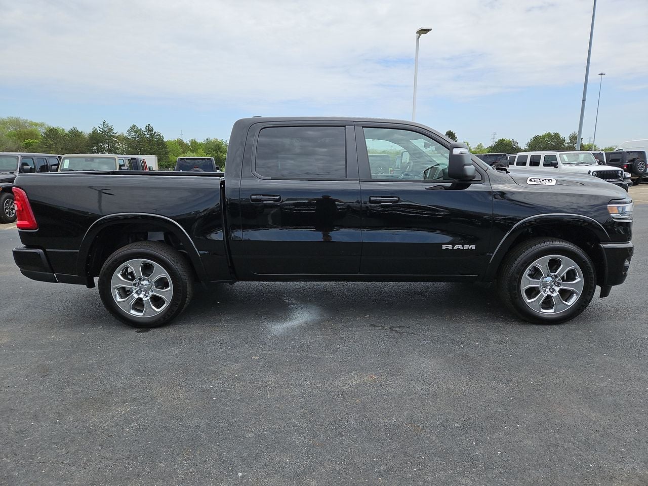 2025 RAM Ram 1500 RAM 1500 BIG HORN CREW CAB 4X4 5'7' BOX