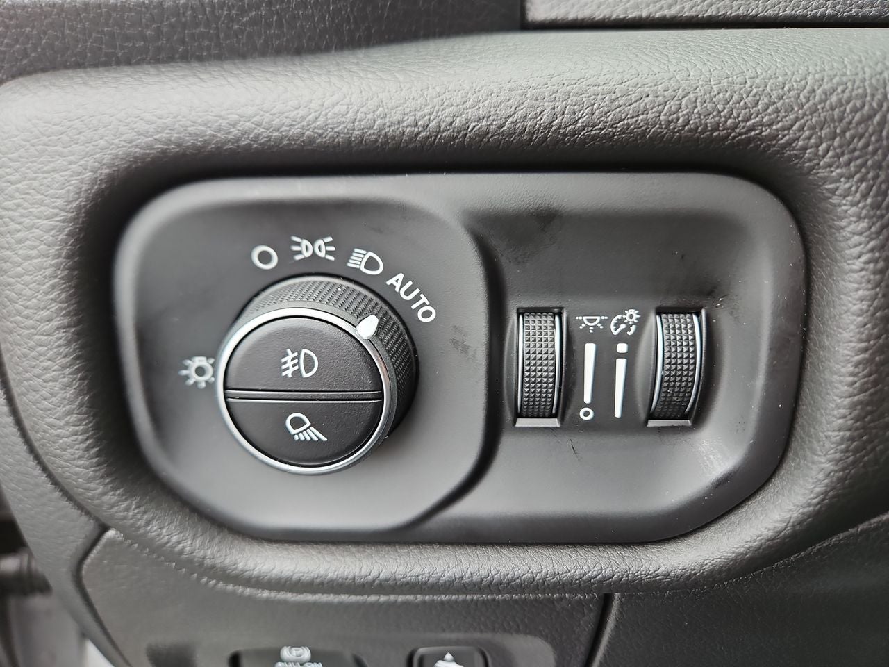 2025 RAM Ram 1500 RAM 1500 BIG HORN CREW CAB 4X4 5'7' BOX