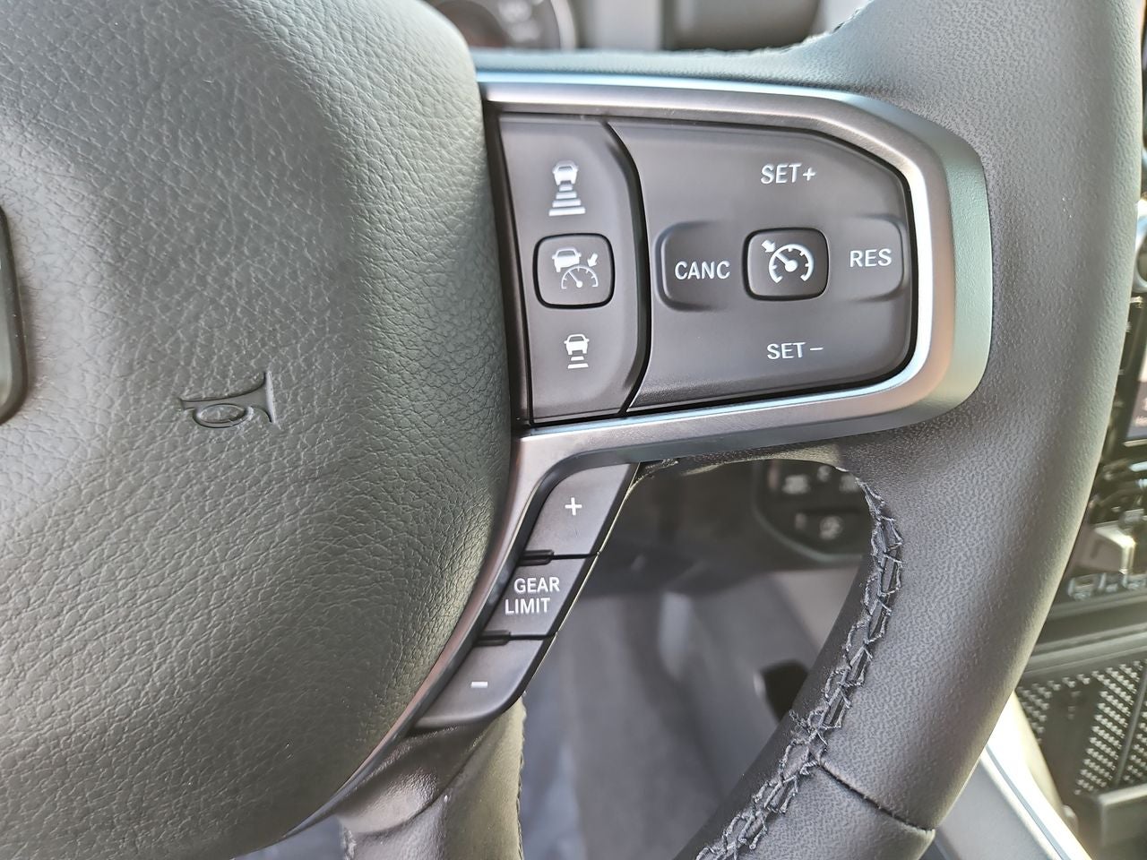 2025 RAM Ram 1500 RAM 1500 BIG HORN CREW CAB 4X4 5'7' BOX