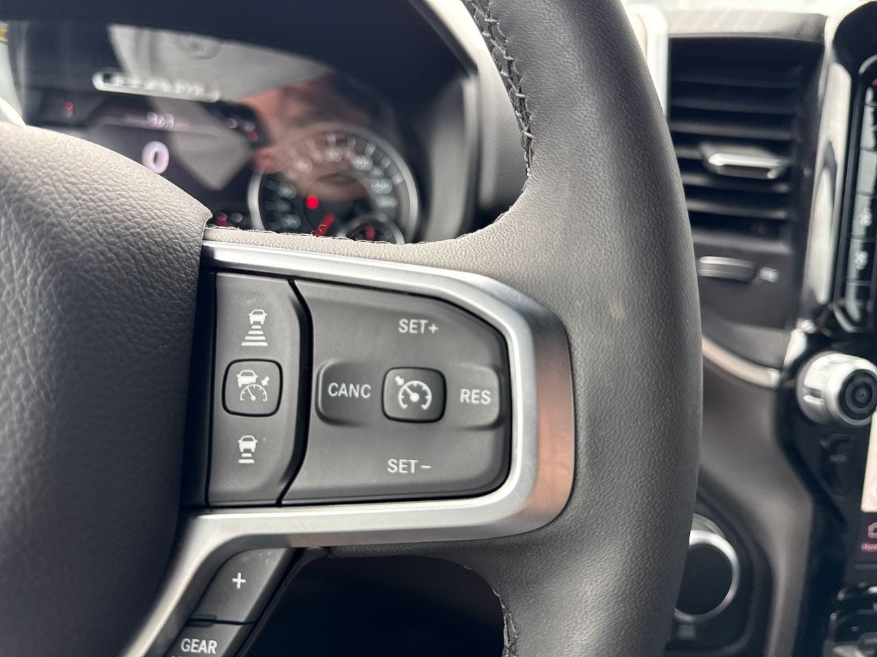 2025 RAM 1500 Big Horn Crew Cab 4x4 6'4' Box