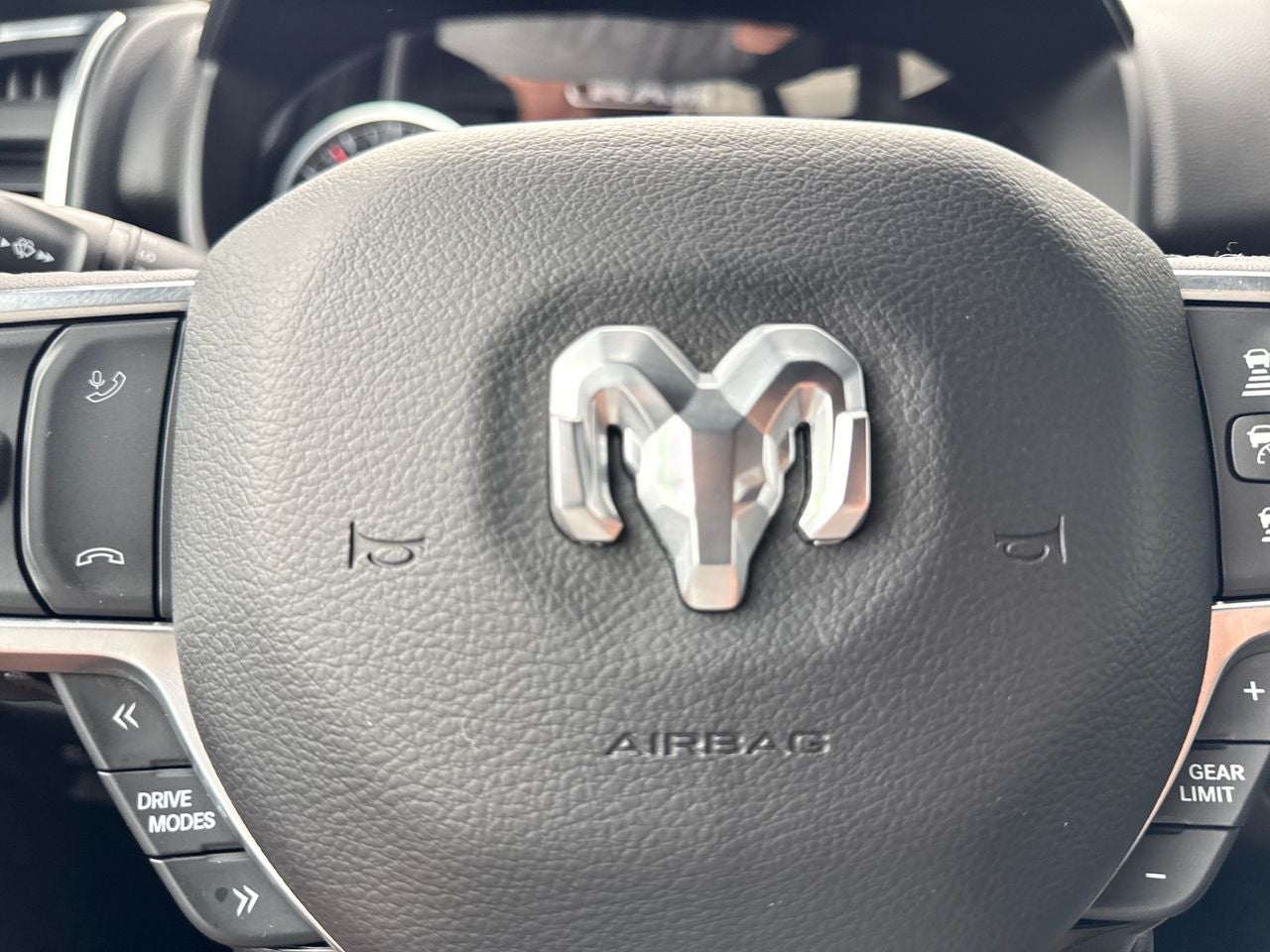 2025 RAM 1500 Big Horn Crew Cab 4x4 6'4' Box