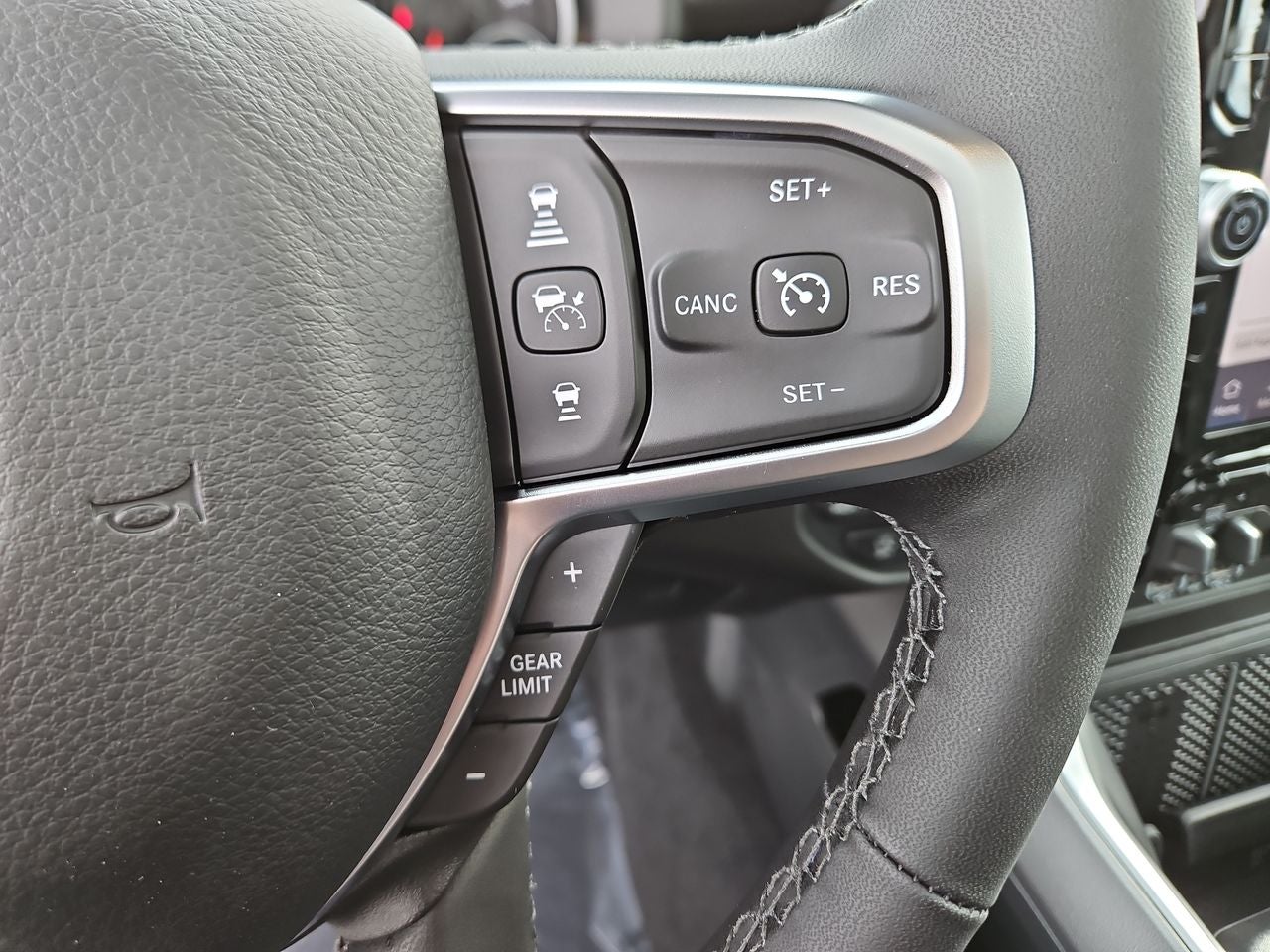 2025 RAM Ram 1500 RAM 1500 BIG HORN CREW CAB 4X4 6'4' BOX