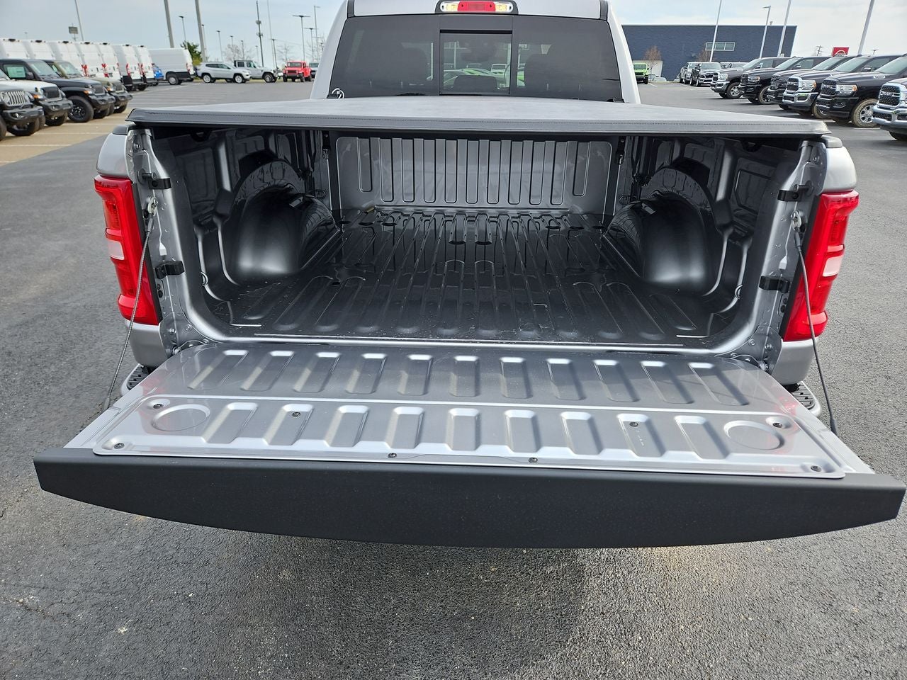 2025 RAM Ram 1500 RAM 1500 BIG HORN CREW CAB 4X4 6'4' BOX