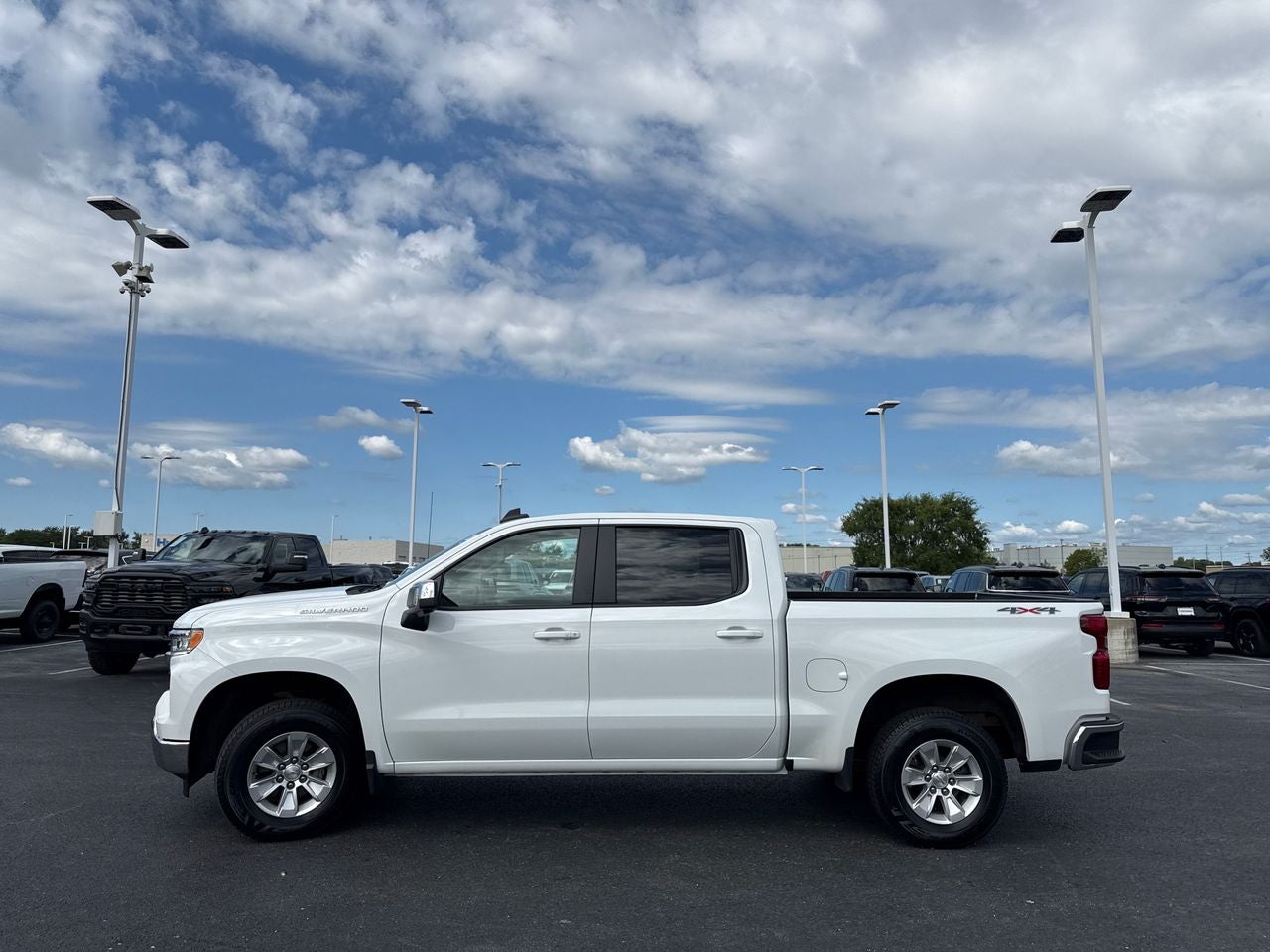 2023 Chevrolet Silverado 1500 4WD Crew Cab Standard Bed LT