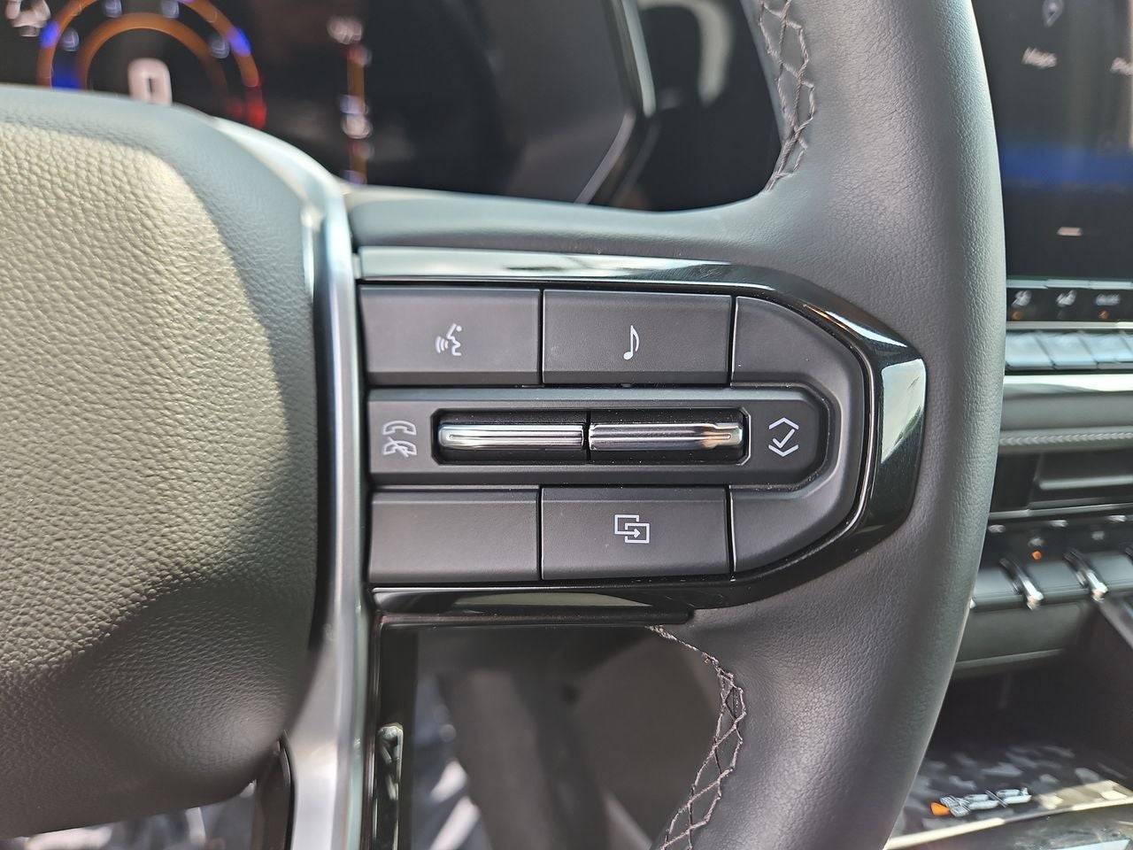 2023 Chevrolet Colorado 4WD Crew Cab Short Box LT