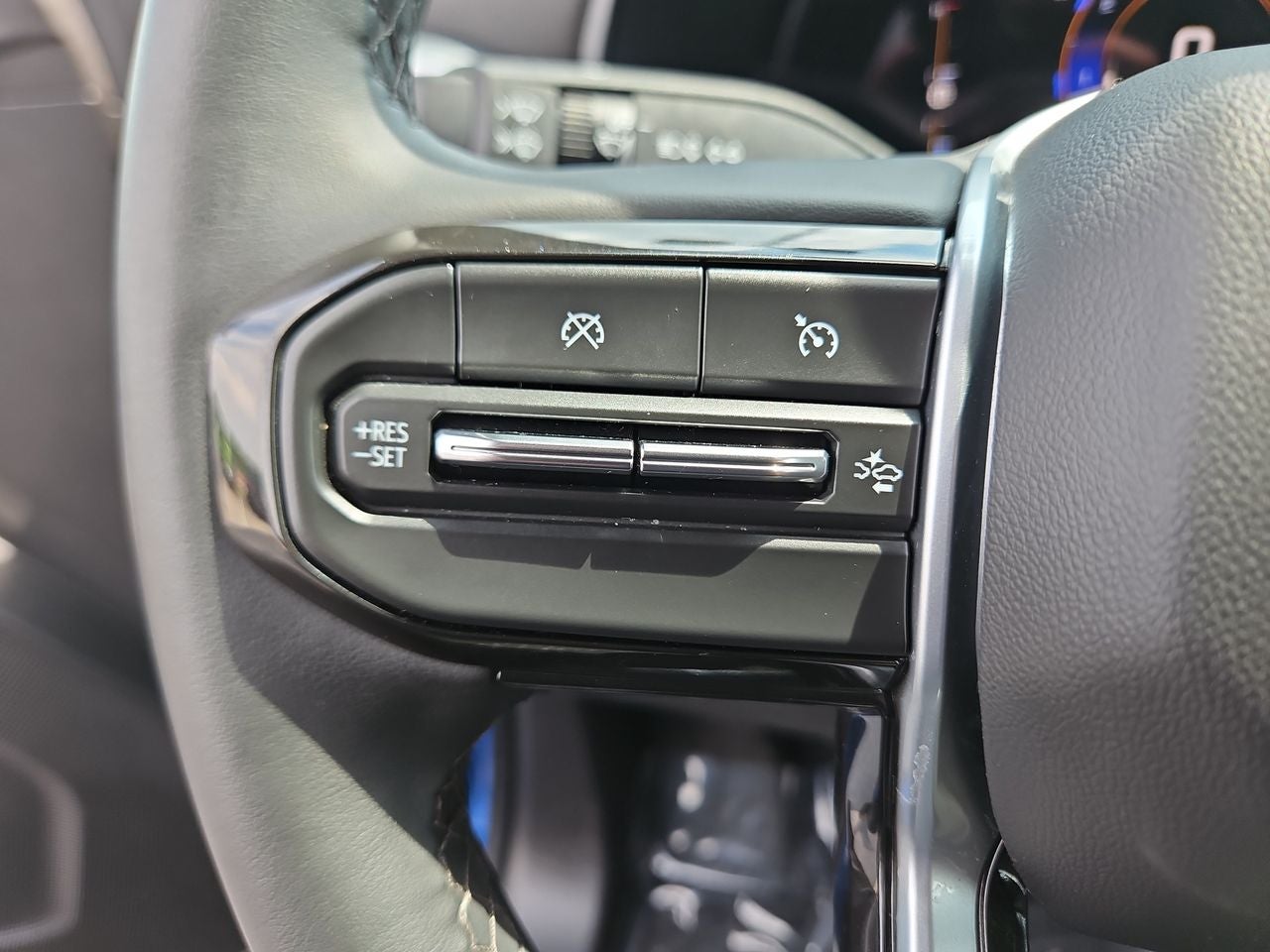 2023 Chevrolet Colorado 4WD Crew Cab Short Box LT