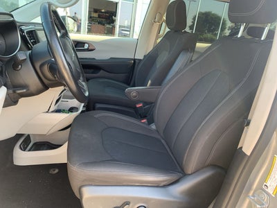 2021 Chrysler Voyager LX