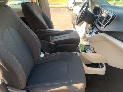 2021 Chrysler Voyager LX