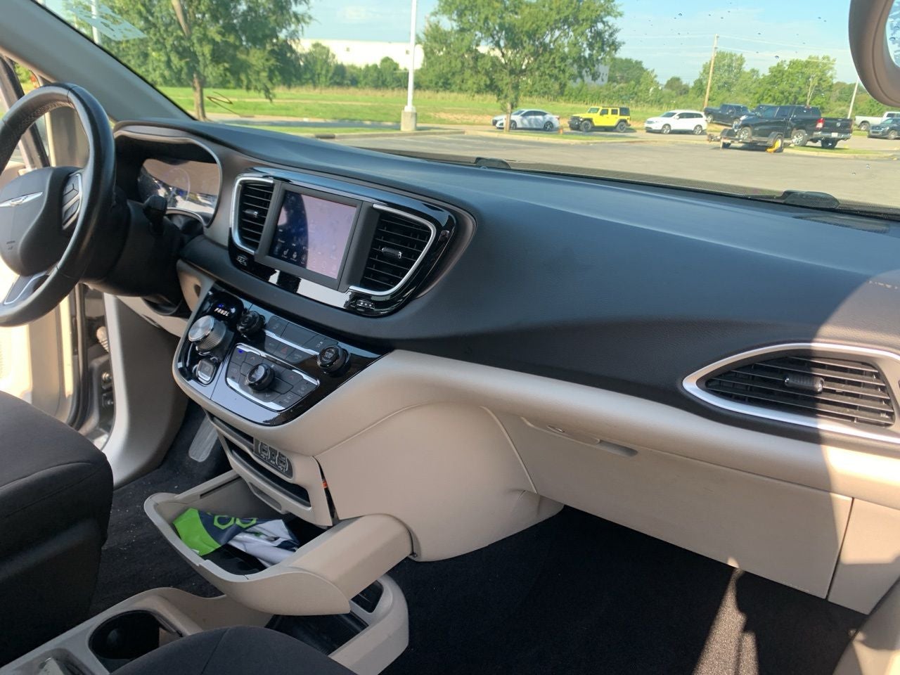2021 Chrysler Voyager LX