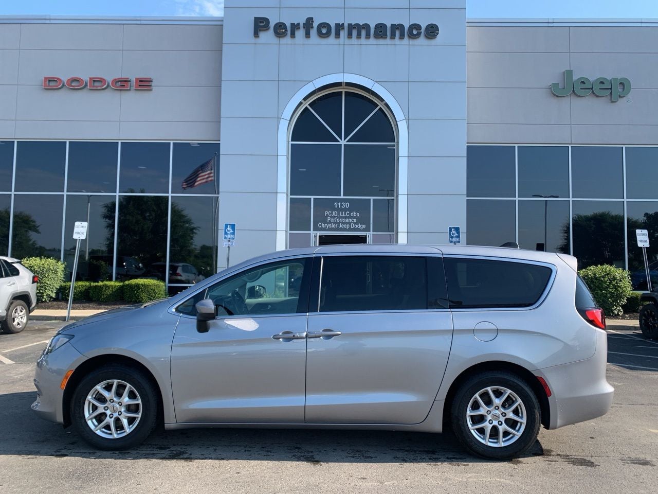 2021 Chrysler Voyager LX