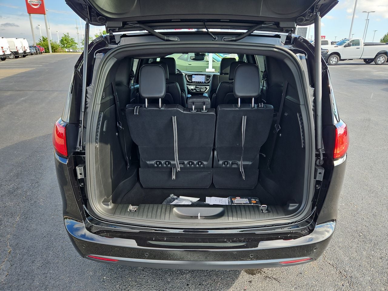 2025 Chrysler Voyager VOYAGER LX