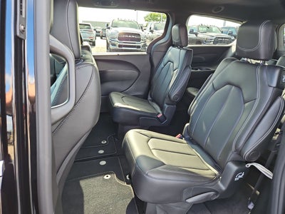 2025 Chrysler Voyager VOYAGER LX