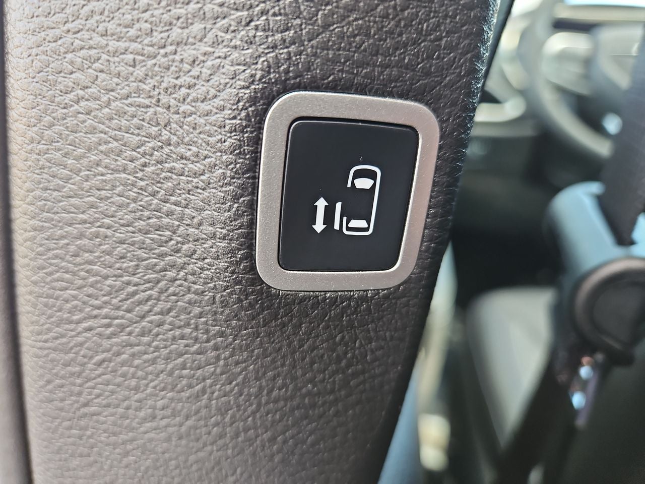 2025 Chrysler Voyager VOYAGER LX