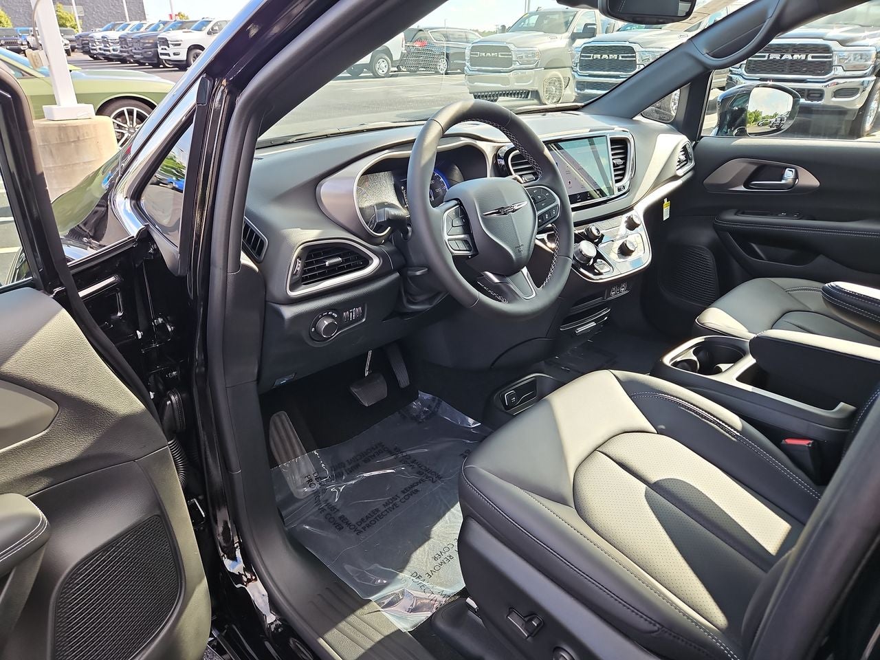 2025 Chrysler Voyager VOYAGER LX