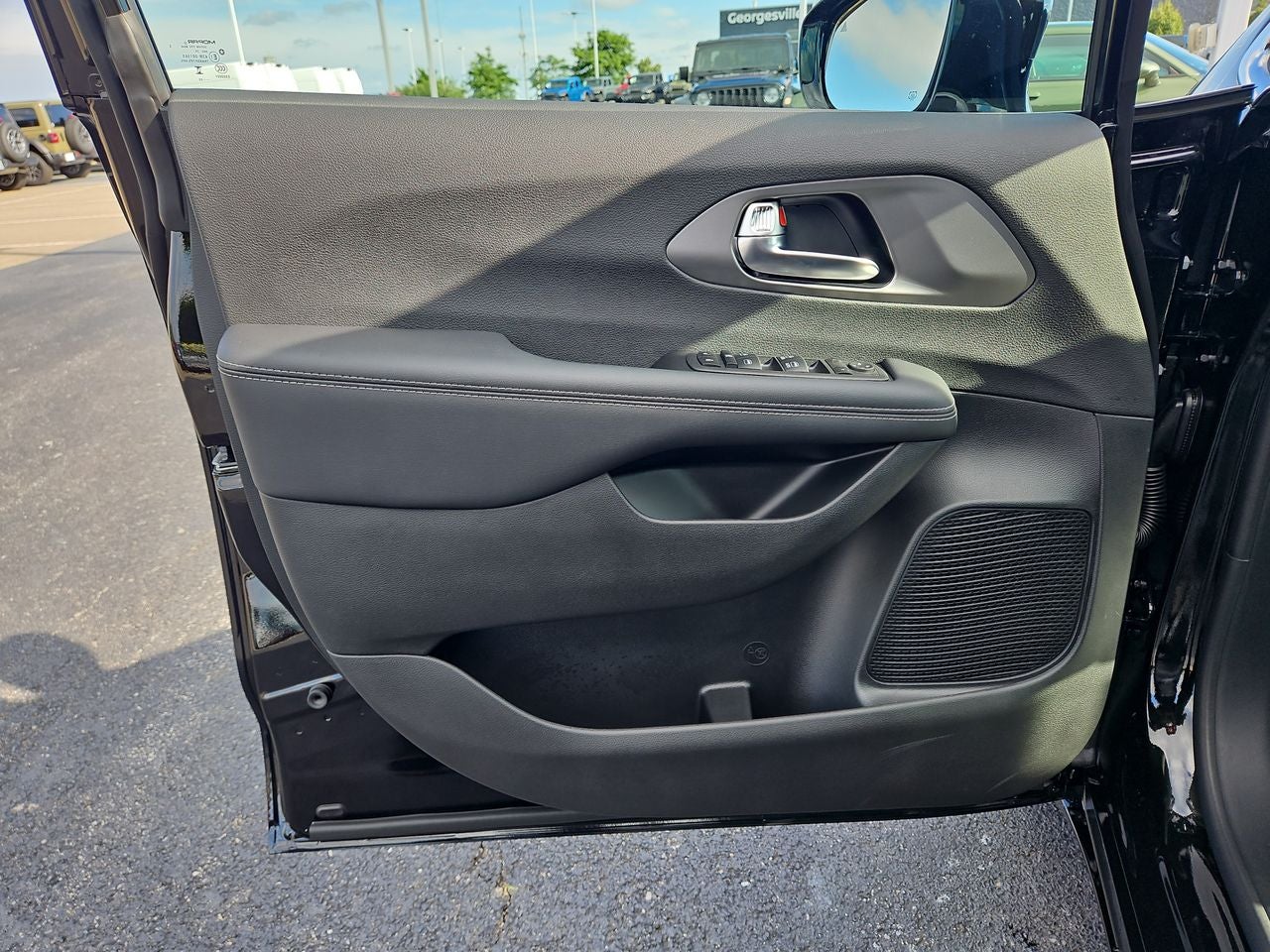 2025 Chrysler Voyager VOYAGER LX