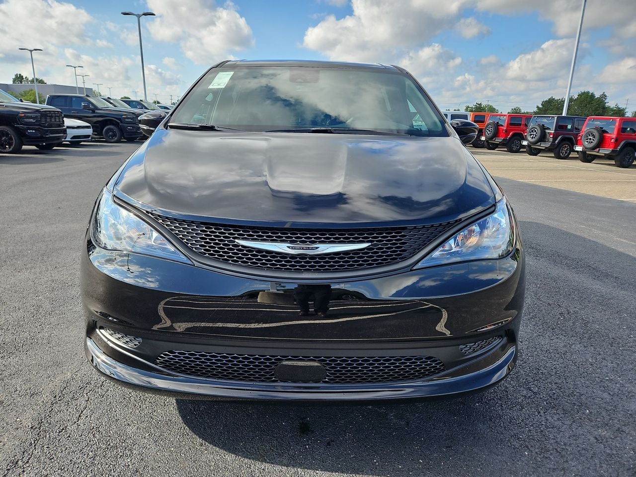 2025 Chrysler Voyager VOYAGER LX